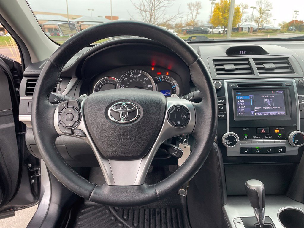 Used 2014 Toyota Camry SE FWD image 12
