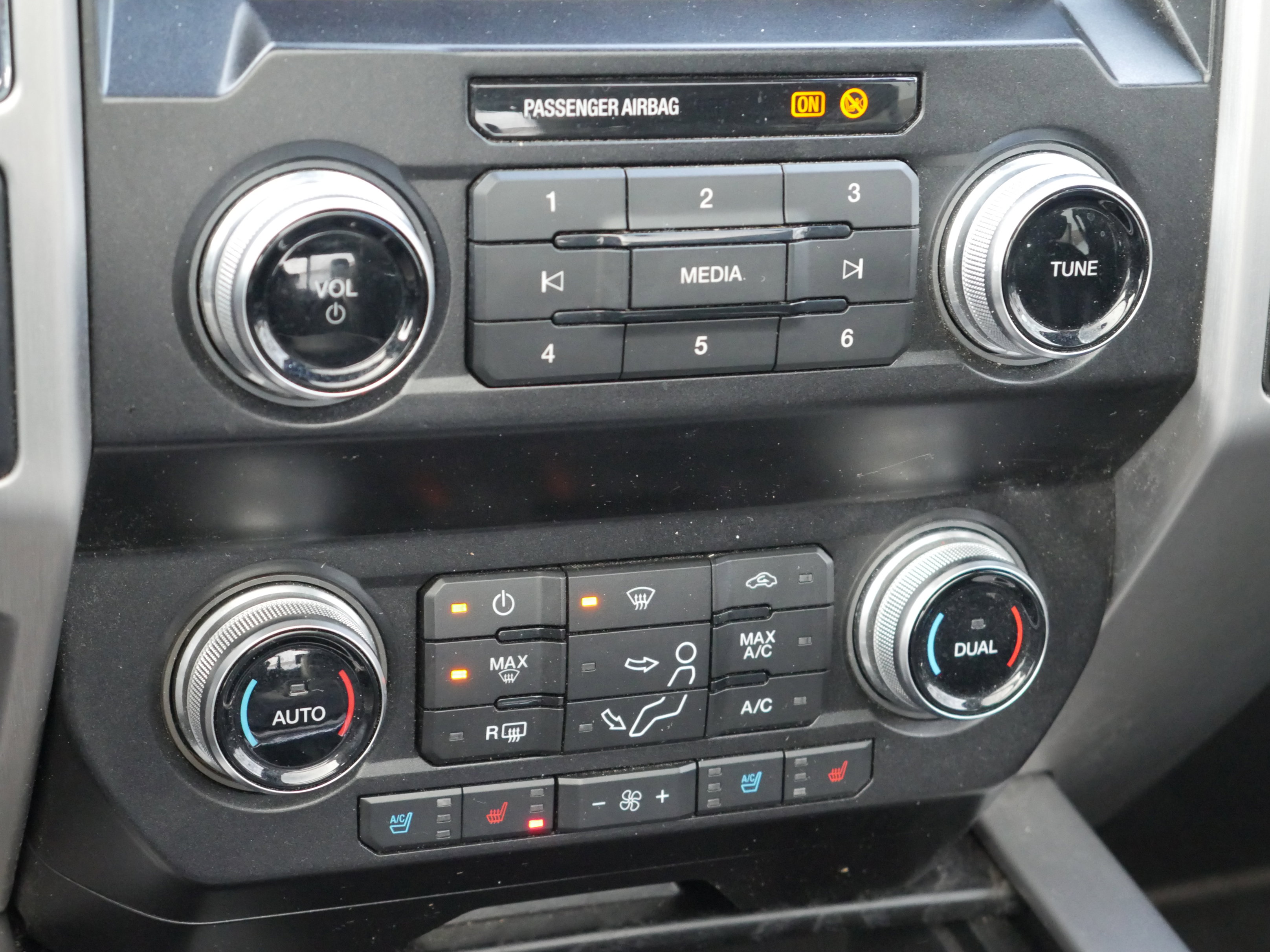 Used 2019 Ford F250 Platinum w/ Platinum Ultimate Package image 18