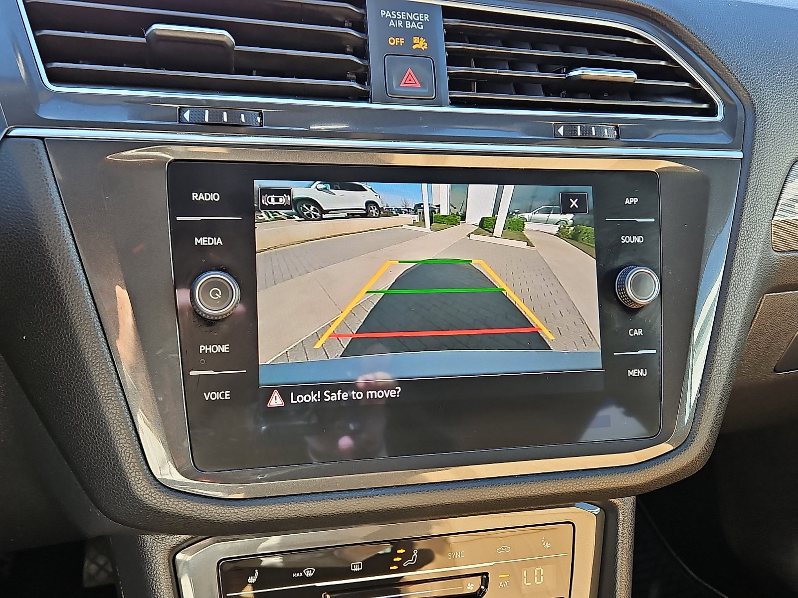 Certified 2022 Volkswagen Tiguan SE image 13