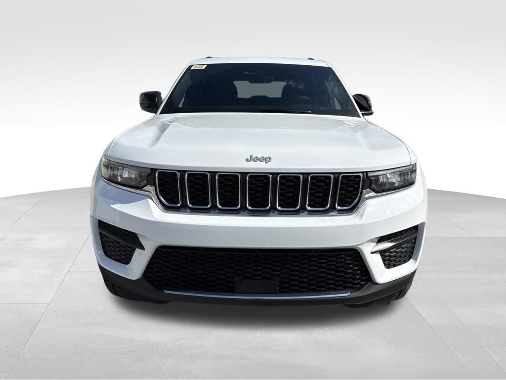 New 2026 Jeep Grand Cherokee Laredo AWD/4WD image 2