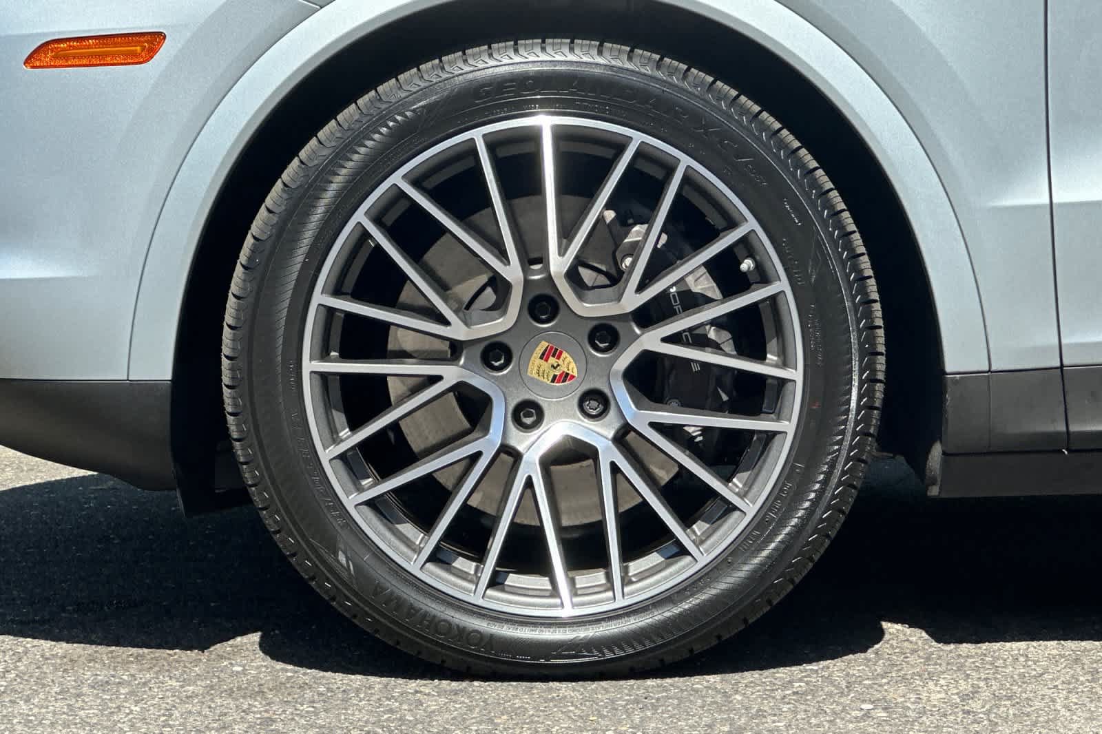 Used 2023 Porsche Cayenne Platinum Edition AWD/4WD image 26