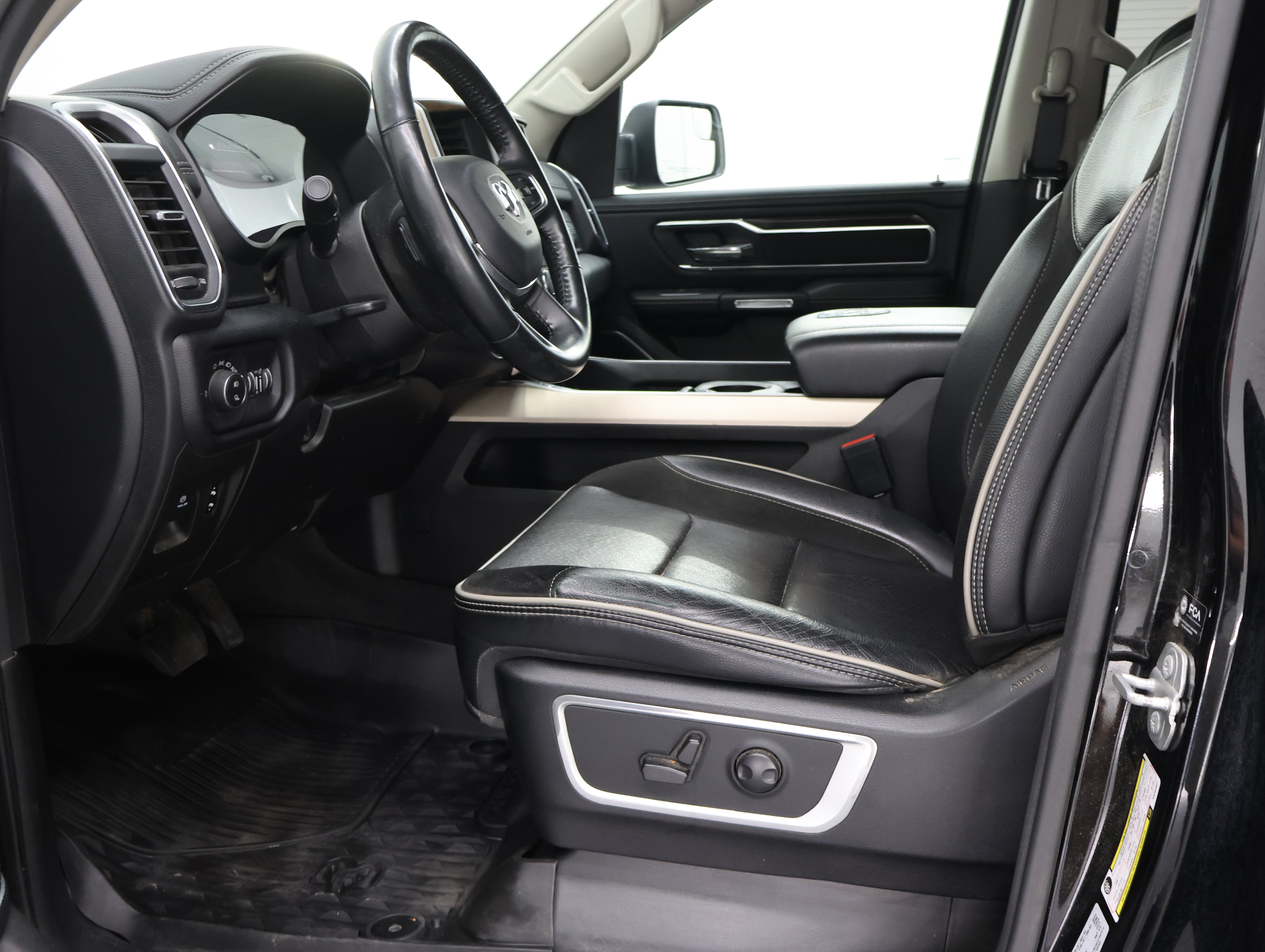 Used 2022 RAM 1500 Laramie AWD/4WD image 8
