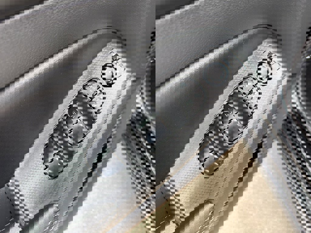 Used 2024 Nissan Altima 2.5 SV image 10