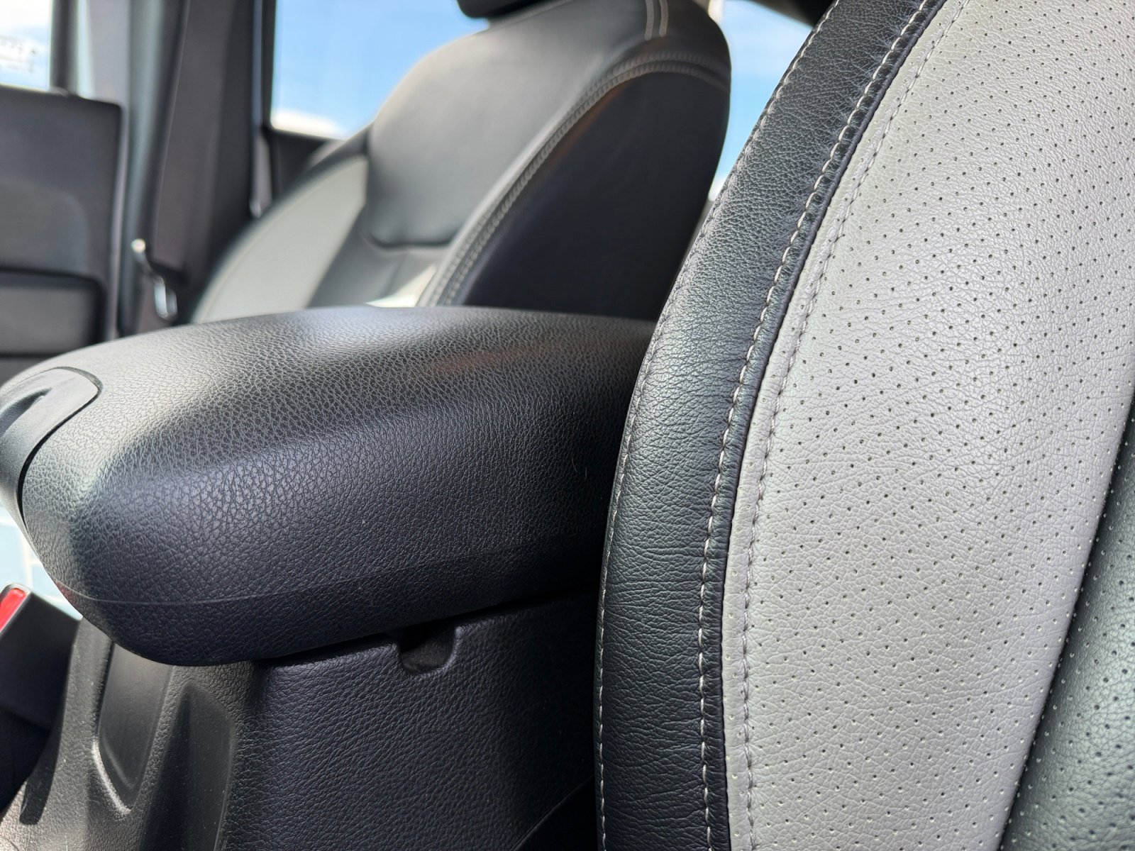 Used 2017 Jeep Wrangler Unlimited Sport w/ Connectivity Group image 15