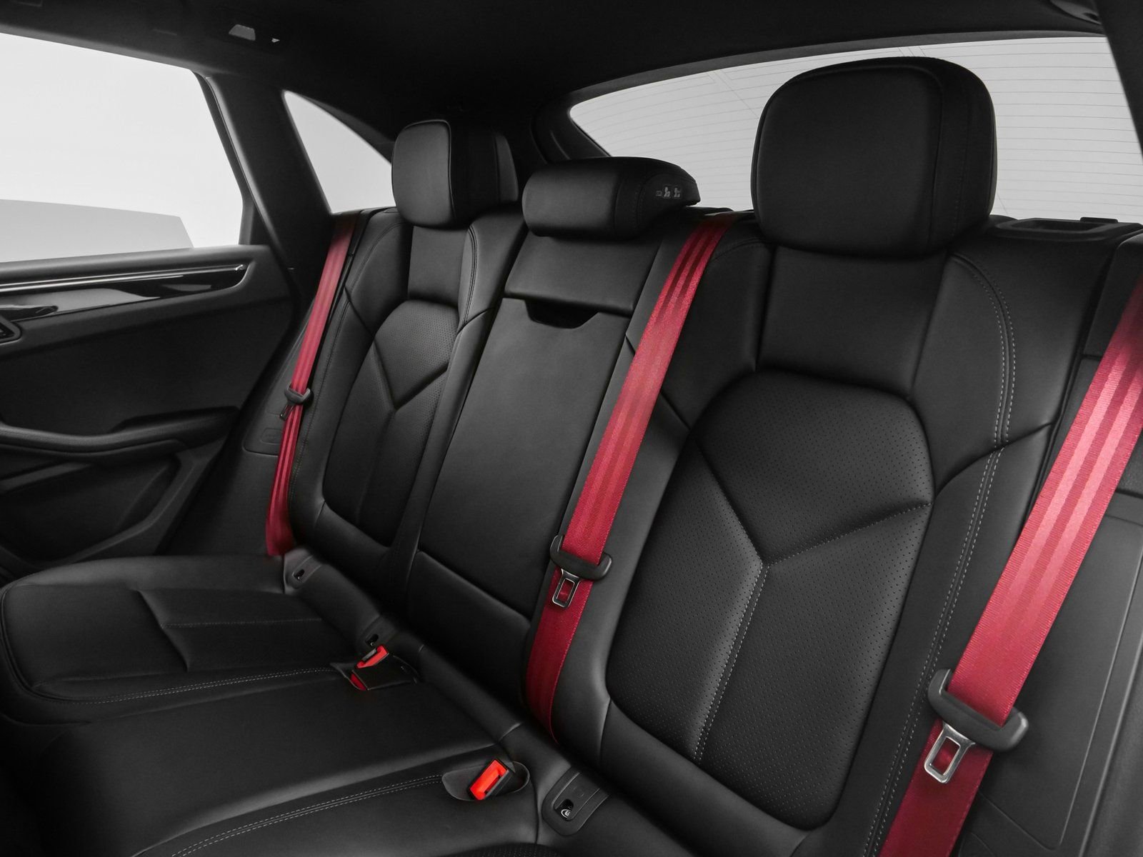 Certified 2025 Porsche Macan AWD/4WD image 36