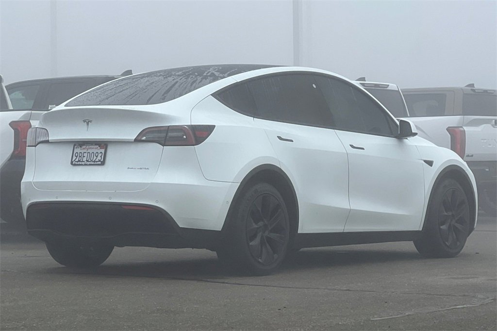 Used 2022 Tesla Model Y Long Range image 5