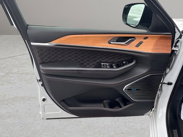 Used 2022 Jeep Grand Cherokee Summit image 5