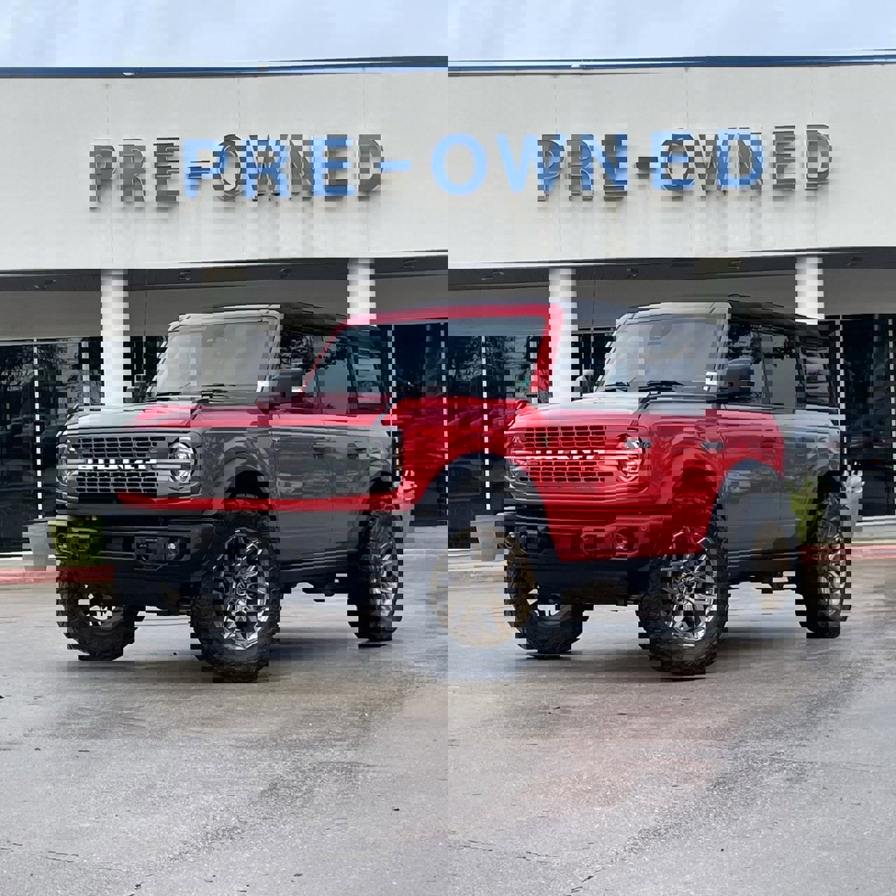 Used 2023 Ford Bronco Badlands image 2