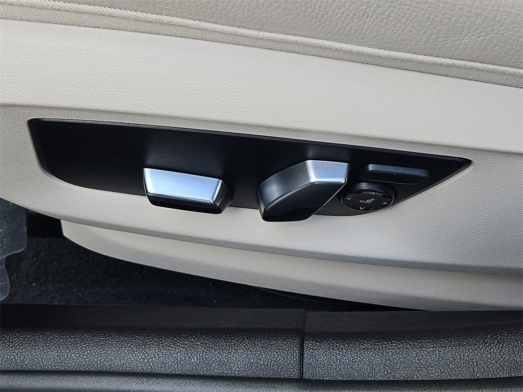 Used 2022 BMW 530i xDrive w/ Premium Package image 26