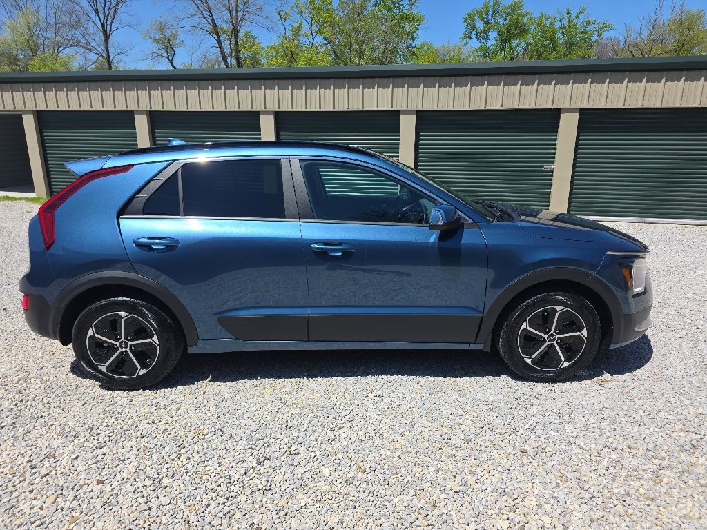 Used 2025 Kia Niro EX FWD image 7