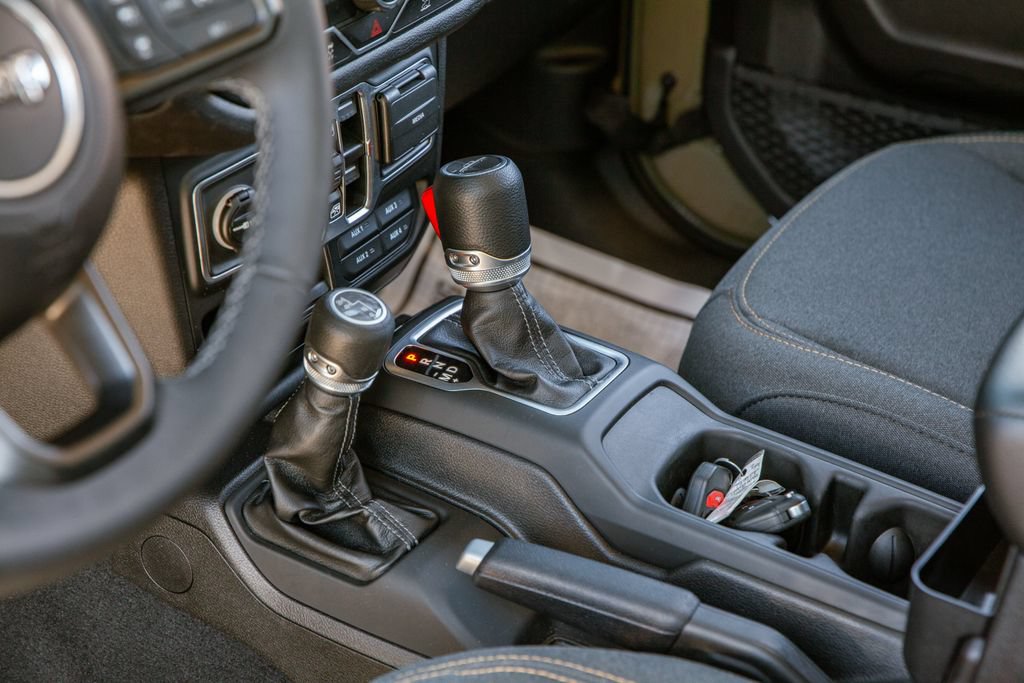 Used 2025 Jeep Gladiator Sport AWD/4WD image 14