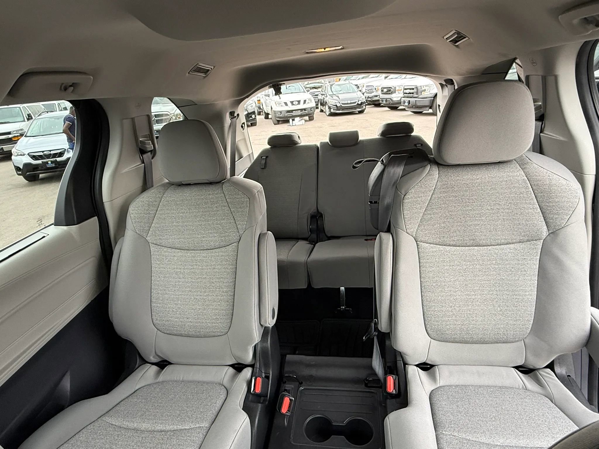 Used 2022 Toyota Sienna LE image 48