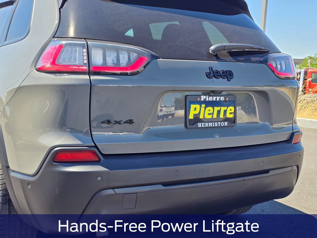 Used 2023 Jeep Cherokee Altitude Lux w/ Elite Group AWD/4WD image 8
