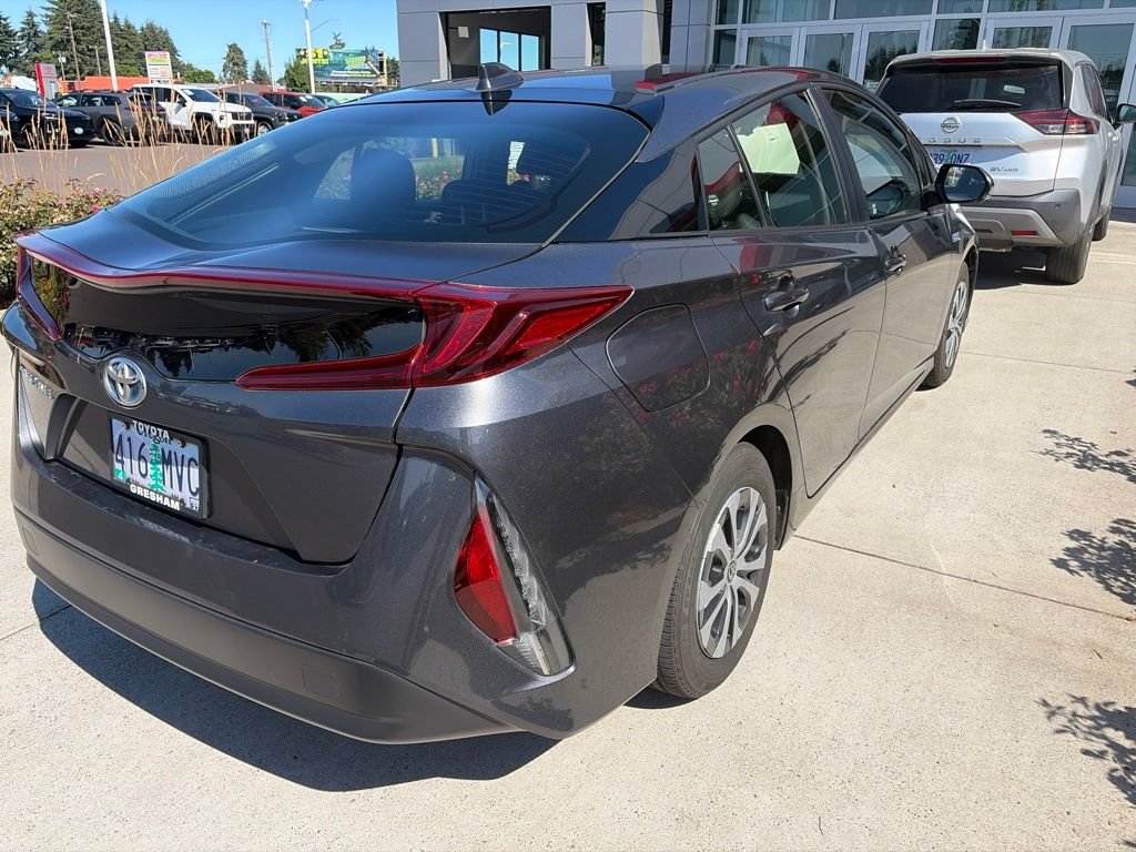 Used 2021 Toyota Prius Prime LE w/ Carpet Mat Package (TMS) FWD image 4