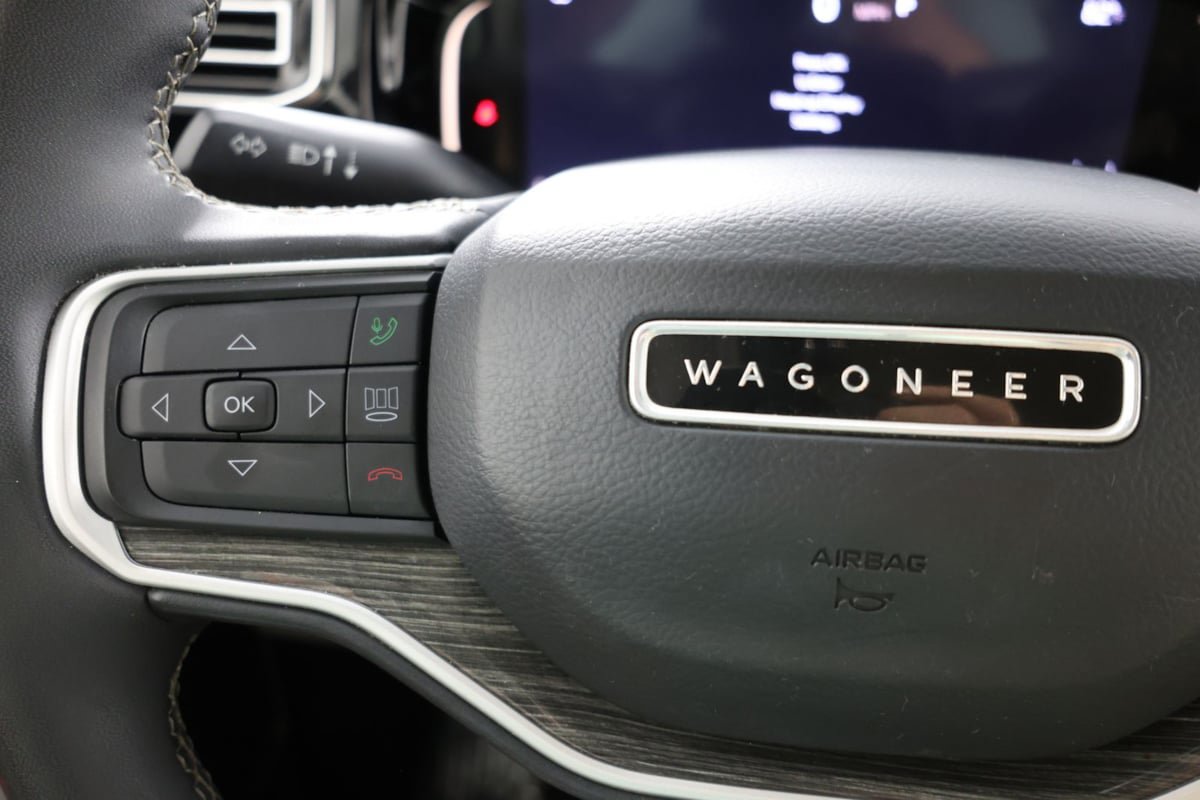 Used 2022 Jeep Wagoneer Series III AWD/4WD image 29