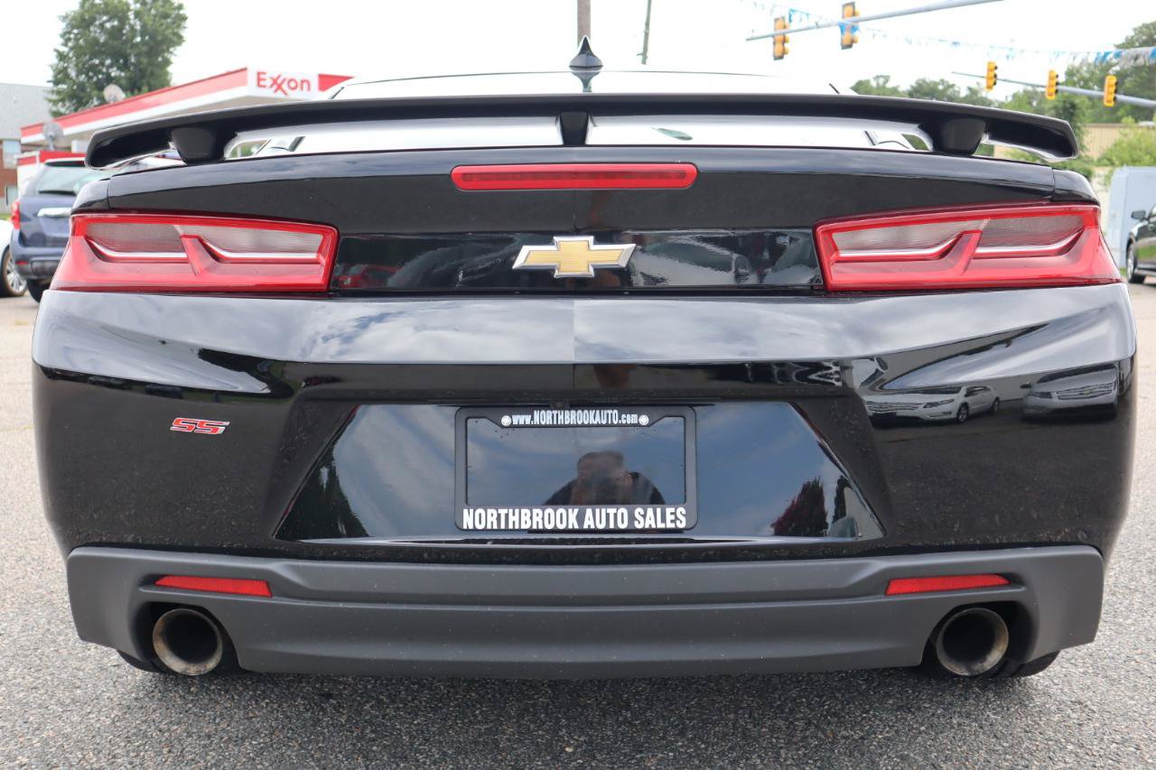 Used 2017 Chevrolet Camaro SS RWD image 5