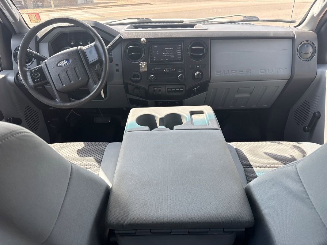 Used 2015 Ford F250 XL w/ Camper Package image 18