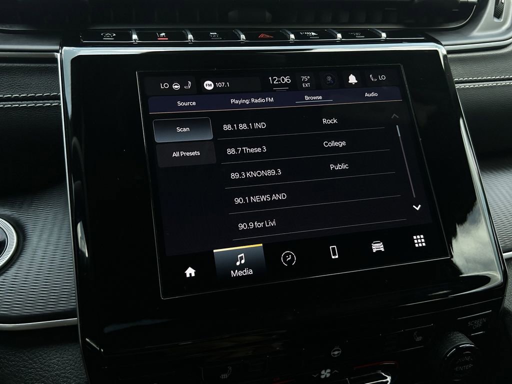 Used 2023 Jeep Grand Cherokee L Laredo RWD image 18