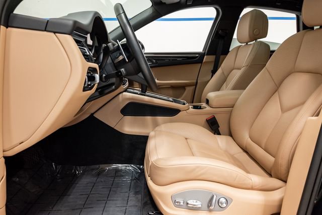 Used 2024 Porsche Macan AWD/4WD image 10