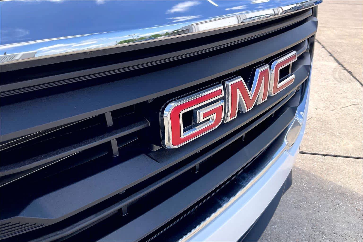 Used 2024 GMC Terrain SLE FWD image 56