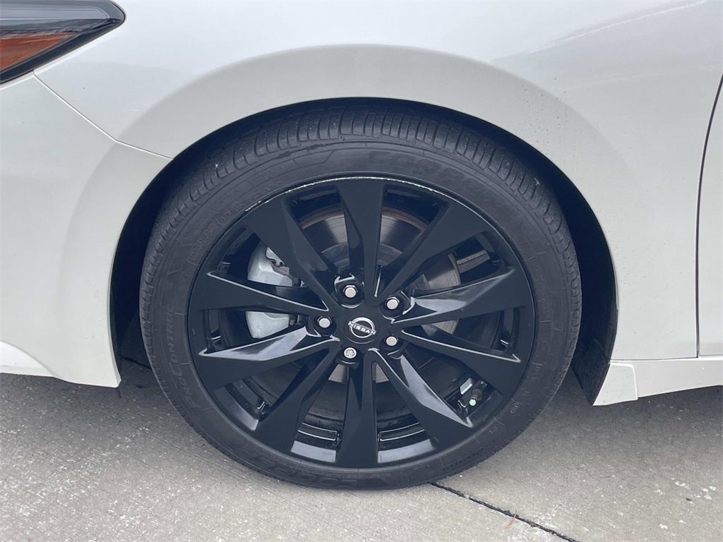 Certified 2023 Nissan Maxima SR w/ Sport Mat Group image 8