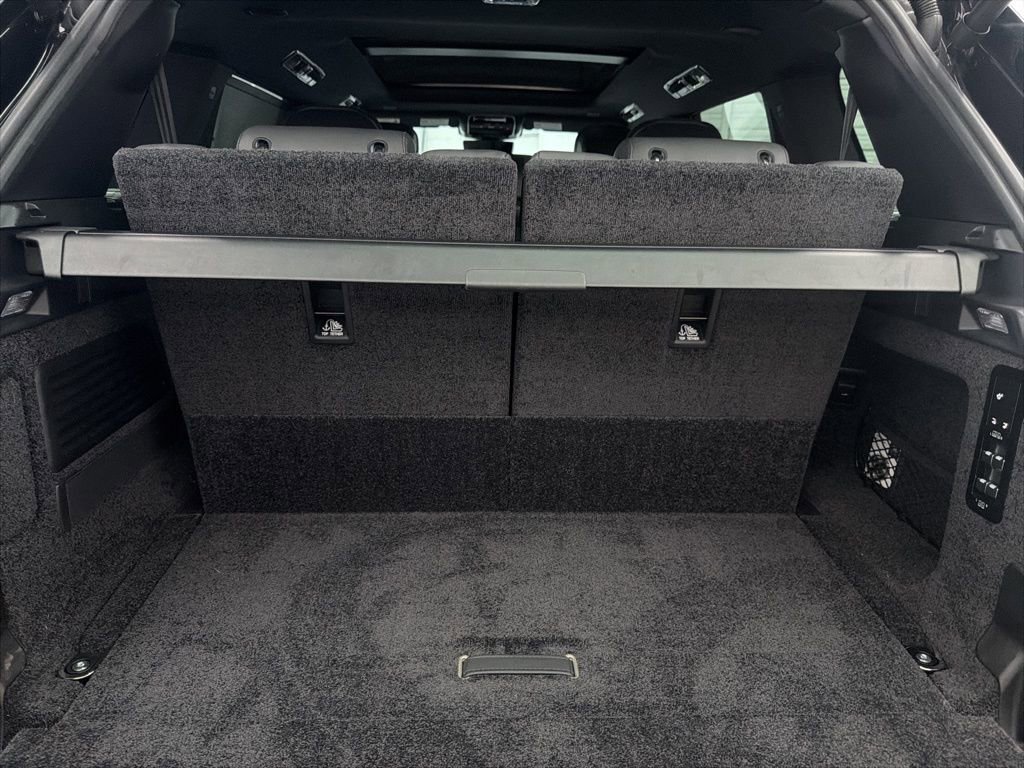 Used 2025 Land Rover Range Rover Long Wheelbase SE image 26