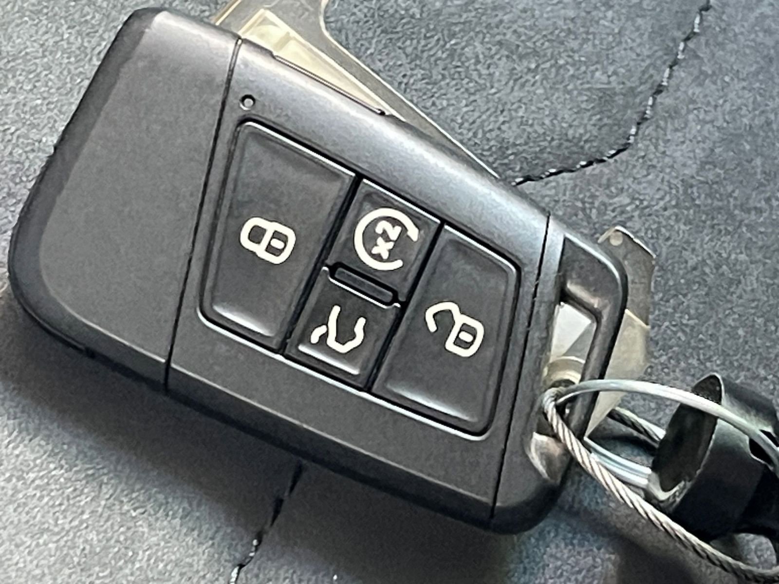 Used 2025 Volkswagen Taos SE image 25