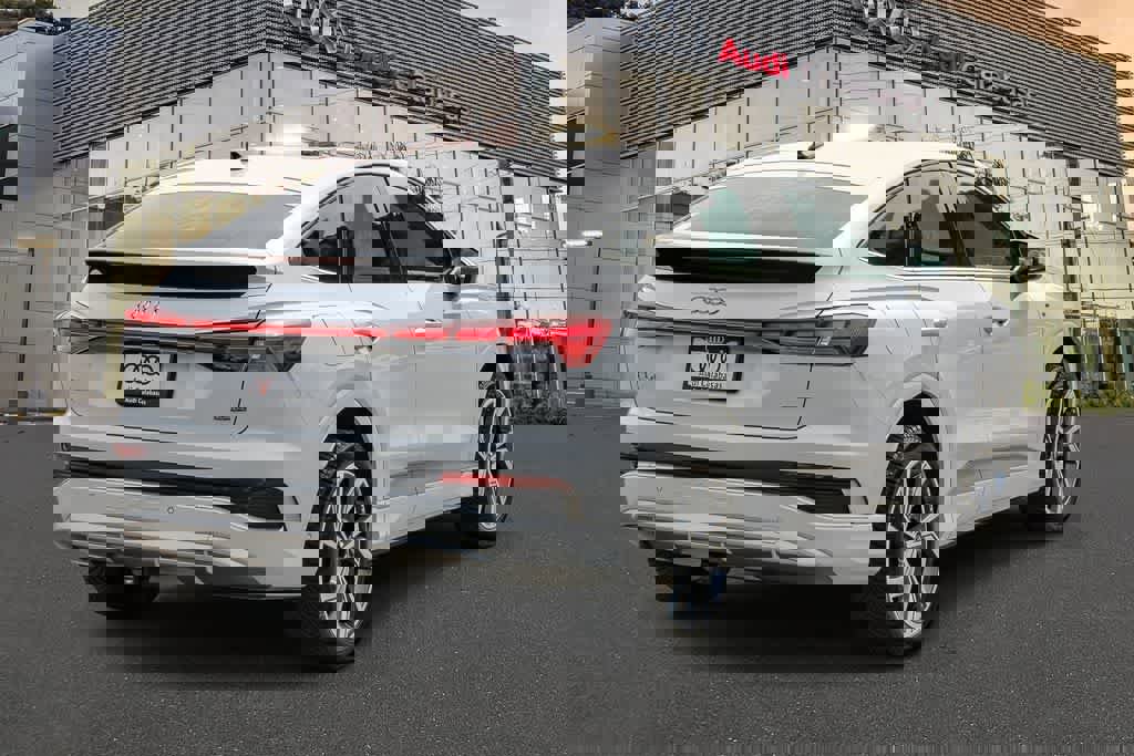 Used 2023 Audi Q4 e-tron Prestige image 4