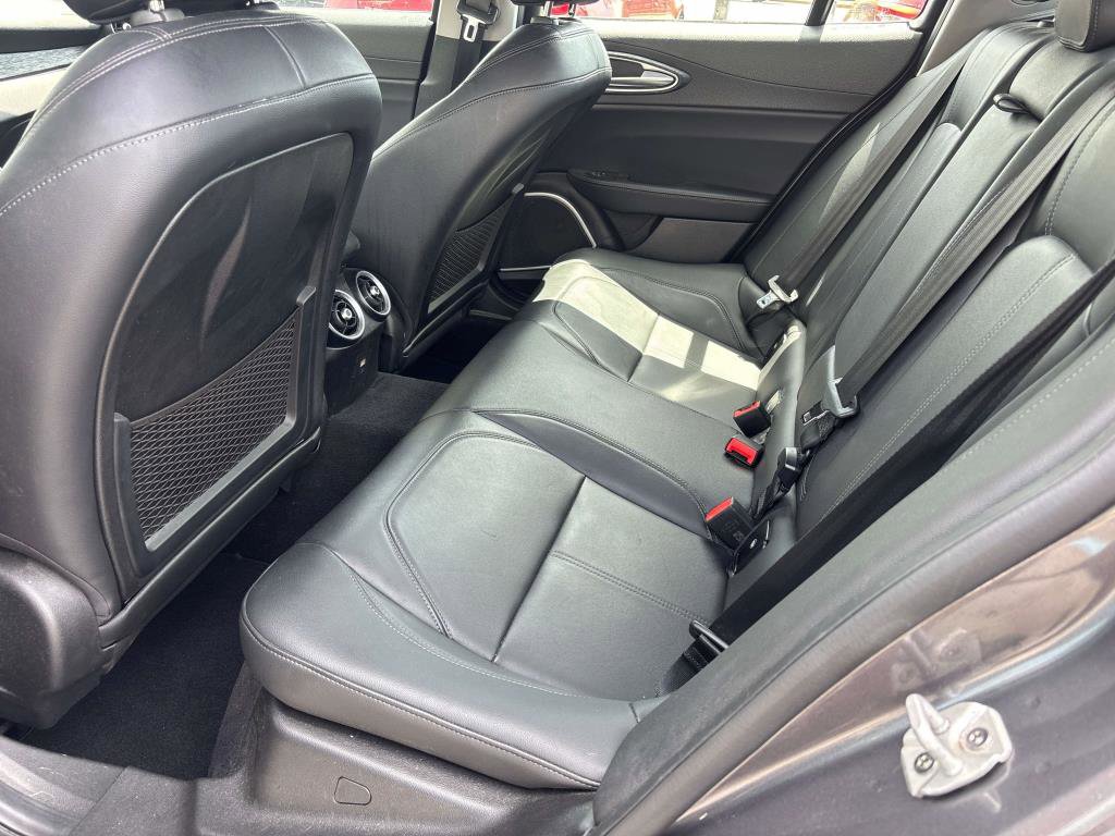 Used 2019 Alfa Romeo Giulia AWD image 8