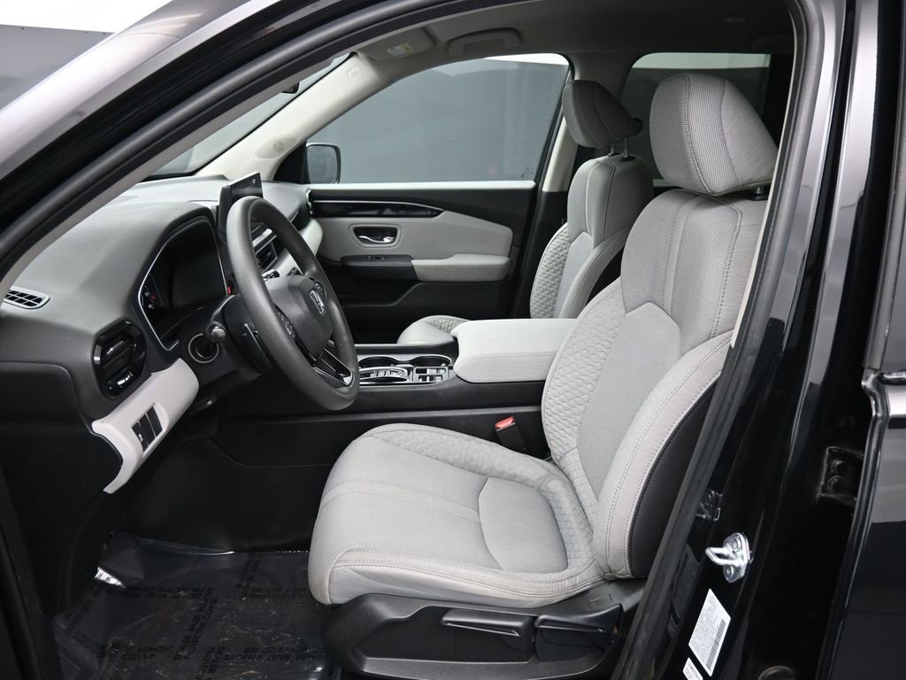 Used 2023 Honda Pilot LX image 18