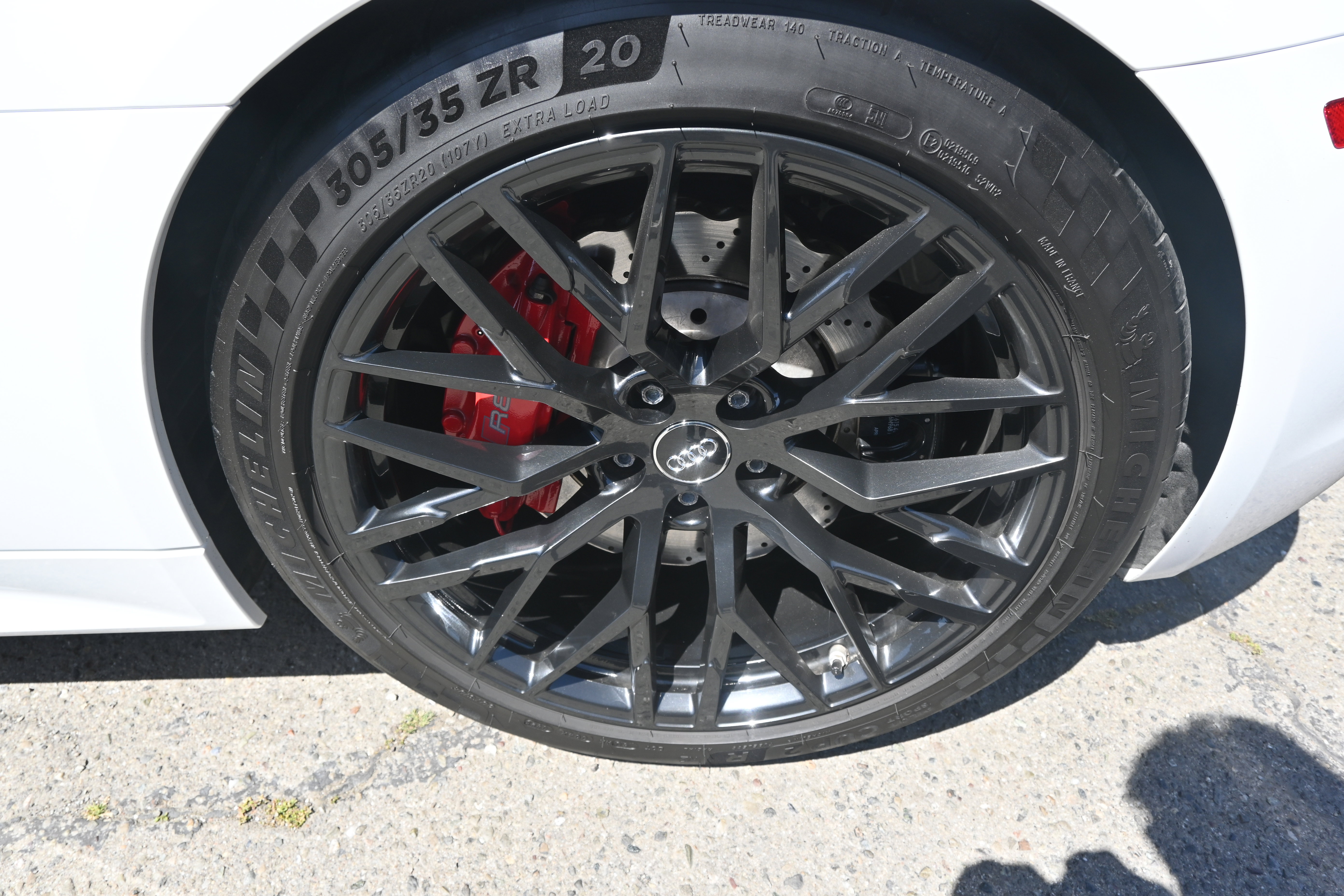 Used 2018 Audi R8 V10 w/ Premium Package RWD image 30