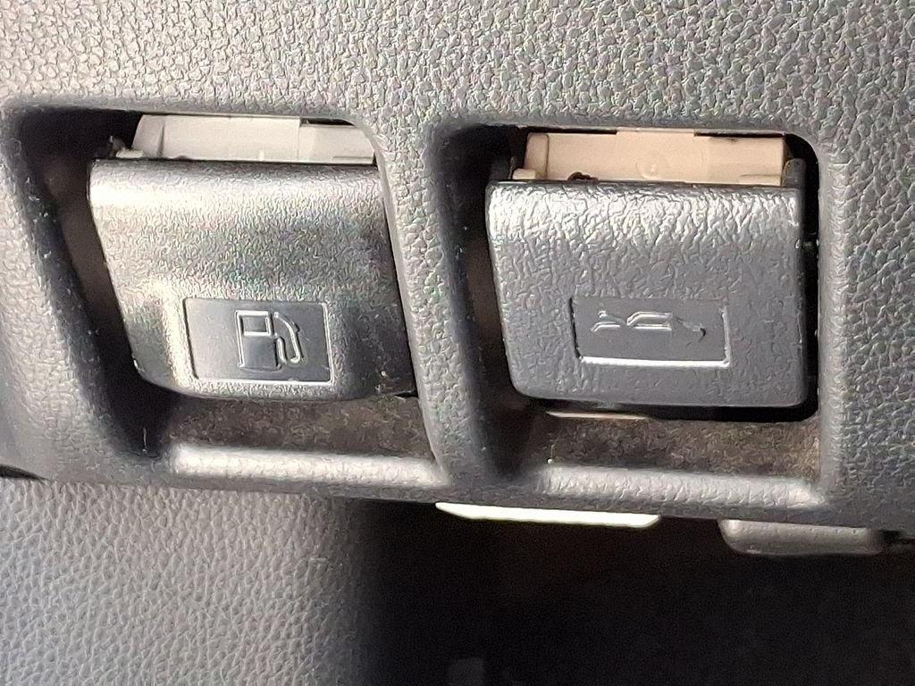 Used 2022 Toyota RAV4 LE AWD/4WD image 26