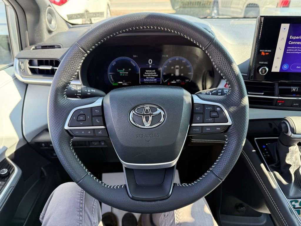 Used 2025 Toyota Sienna XSE w/ XSE Plus Package image 15