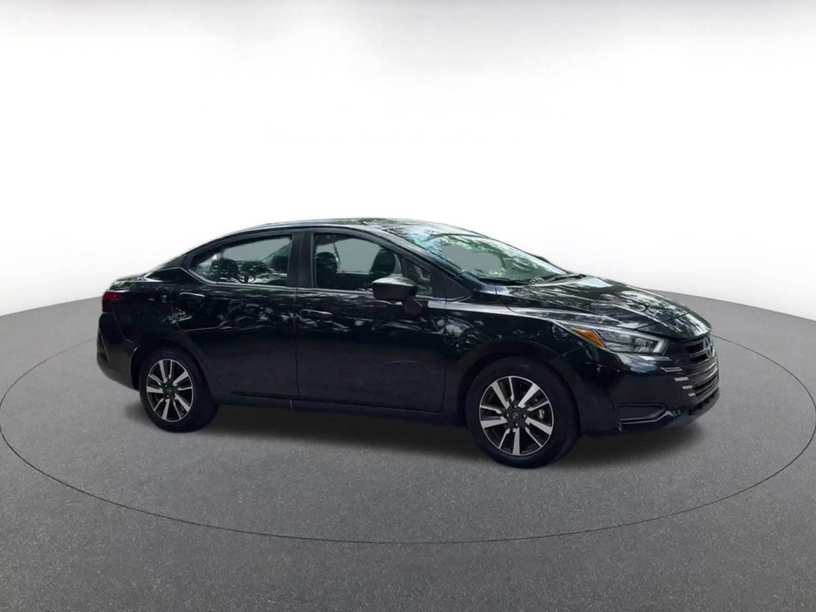 Used 2025 Nissan Versa SV FWD image 2