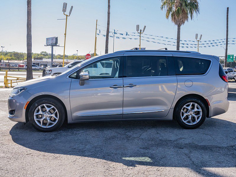 Used 2020 Chrysler Pacifica Limited image 8