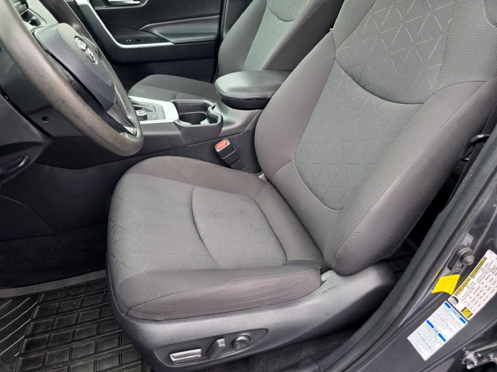 Used 2021 Toyota RAV4 XLE w/ Convenience Package AWD/4WD image 18