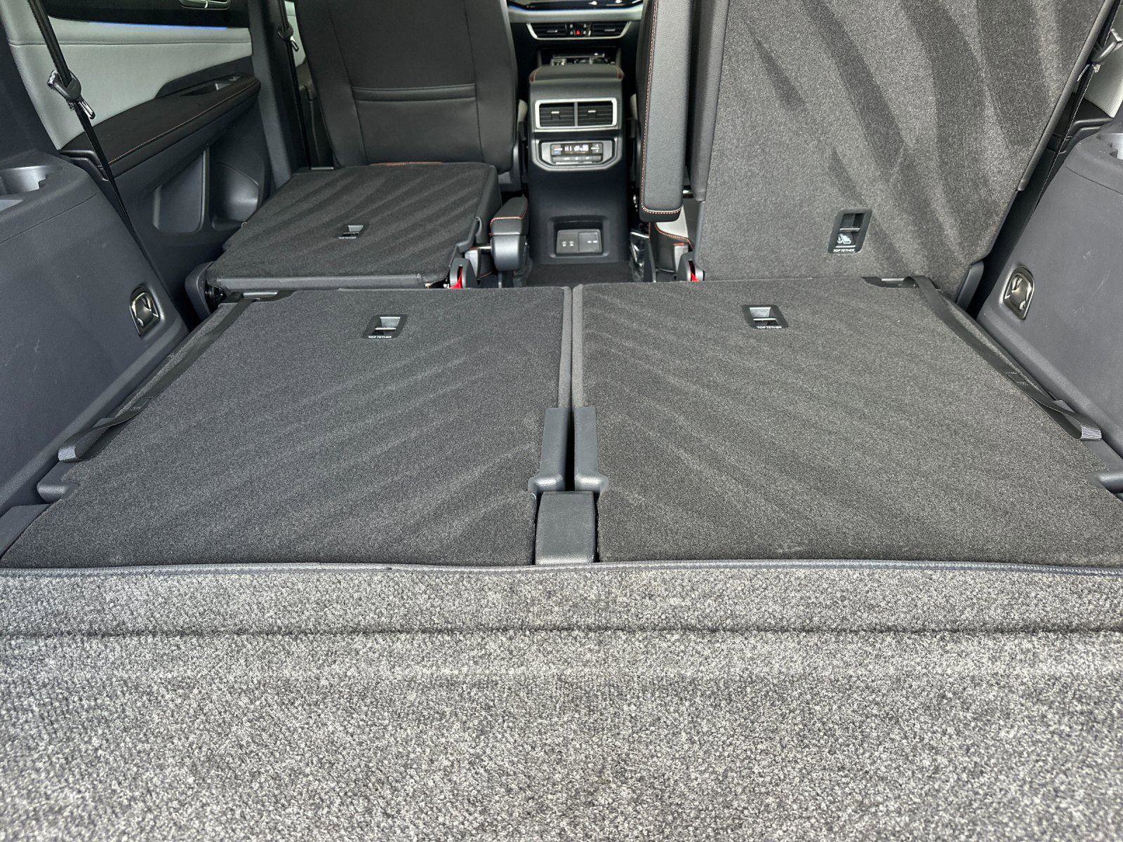 Used 2025 Volkswagen Atlas Peak Edition SE image 15