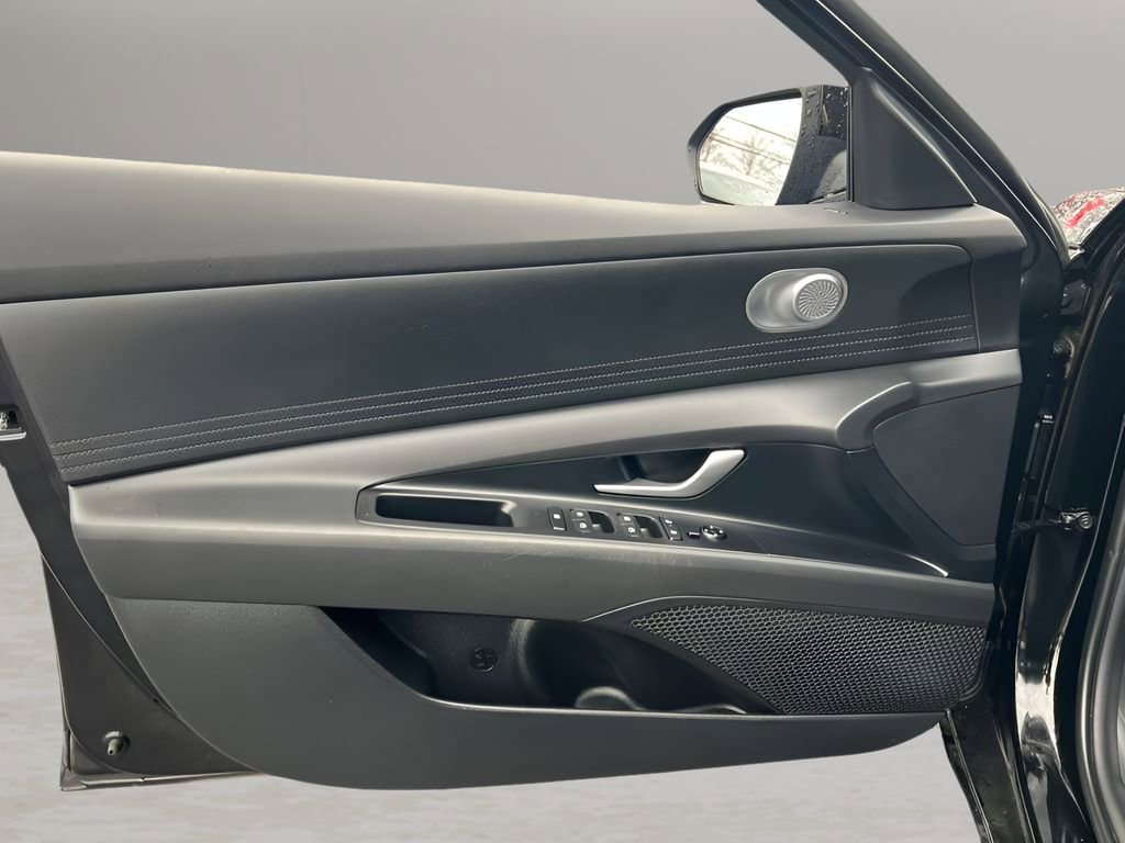 Used 2024 Hyundai Elantra SE FWD image 12