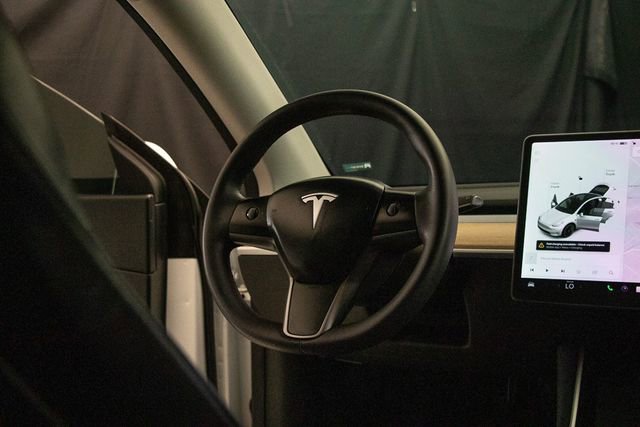 Used 2021 Tesla Model Y Long Range image 14