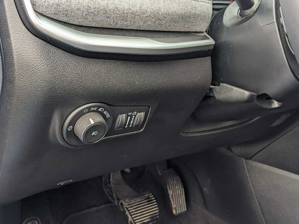 Used 2024 Jeep Compass Latitude AWD/4WD image 14