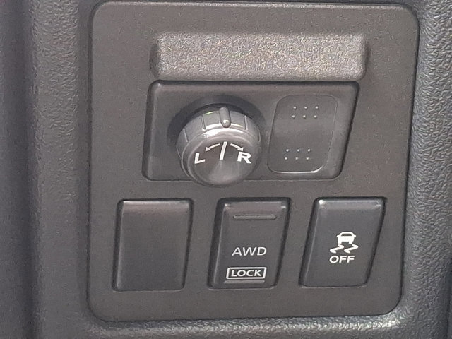 Used 2011 Nissan Rogue SV AWD/4WD image 23