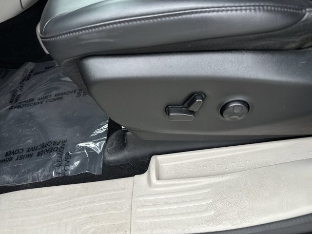 Used 2023 Chrysler Pacifica Touring-L FWD image 12