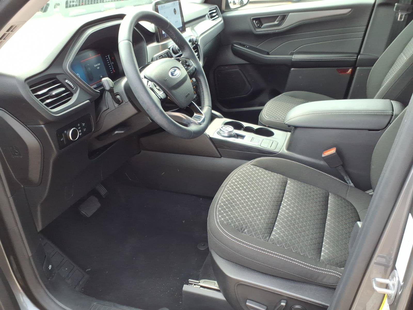 Certified 2023 Ford Escape Active AWD/4WD image 11