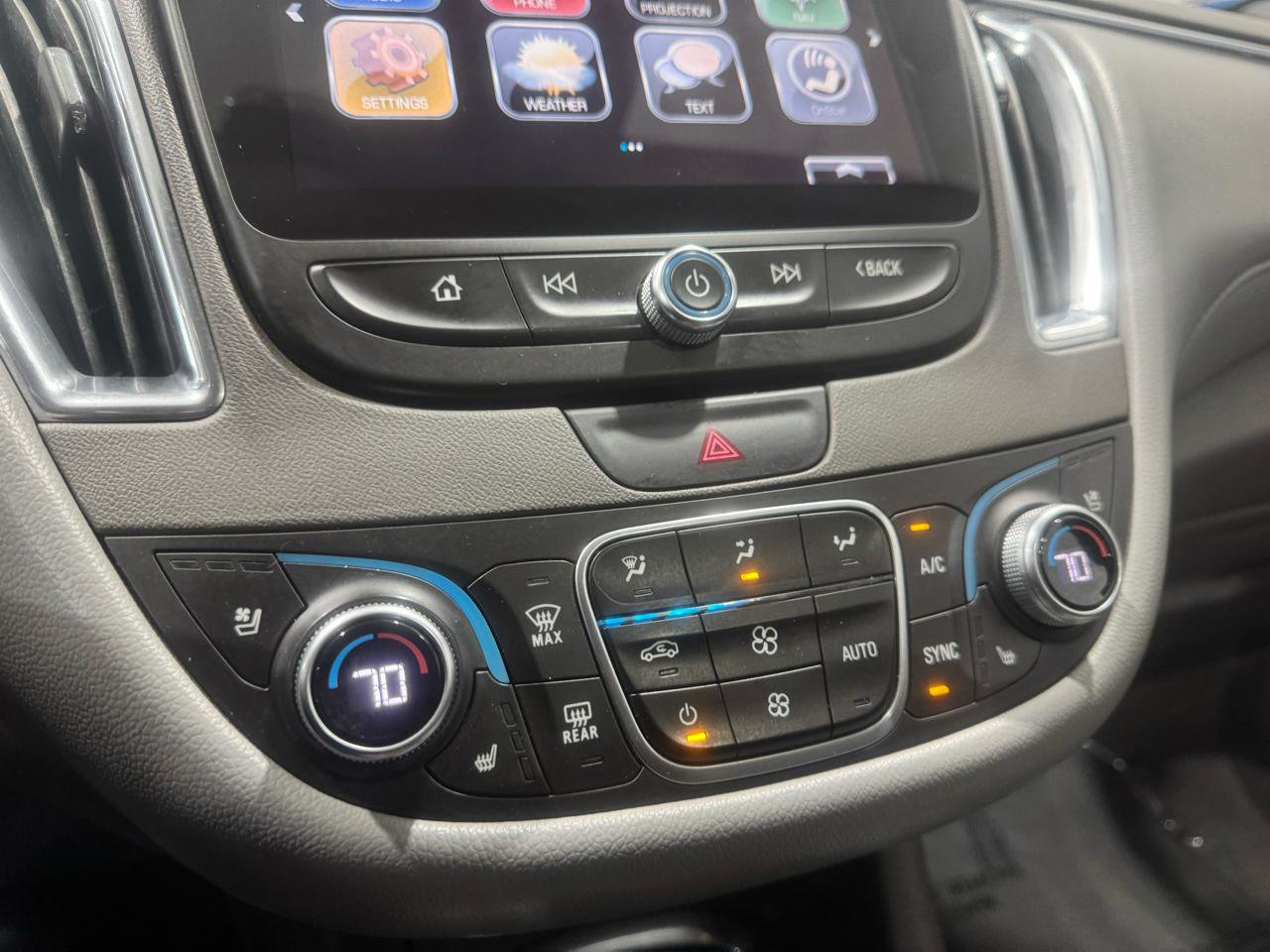 Used 2018 Chevrolet Malibu Premier w/ Premier Sun and Wheel Package FWD image 32