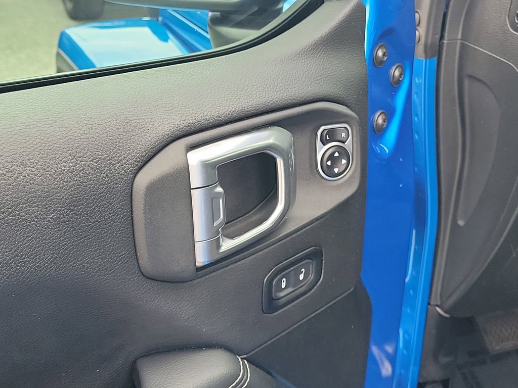 Used 2023 Jeep Wrangler Unlimited Sahara AWD/4WD image 19