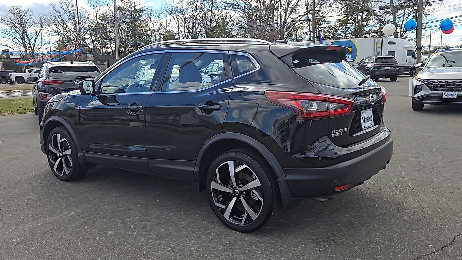 Used 2021 Nissan Rogue Sport SL w/ Premium Package image 6