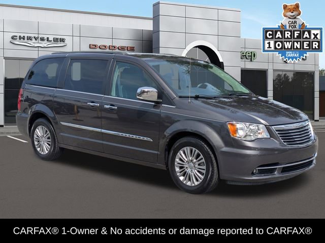 Used 2016 Chrysler Town & Country Touring-L FWD image 2