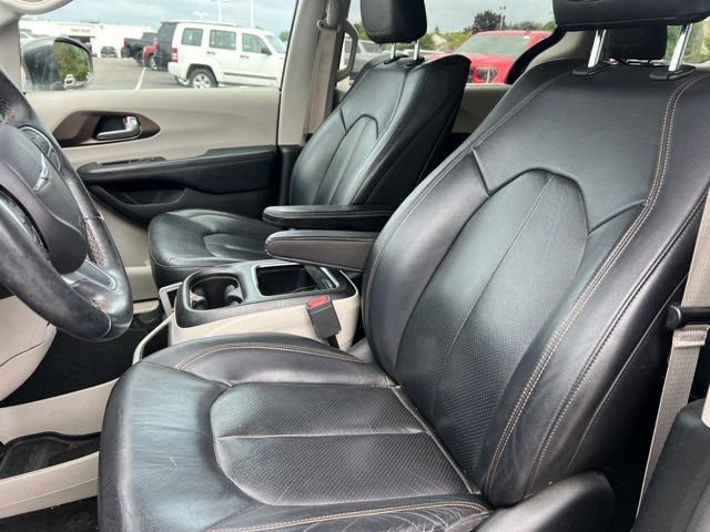 Used 2018 Chrysler Pacifica Touring-L Plus FWD image 17