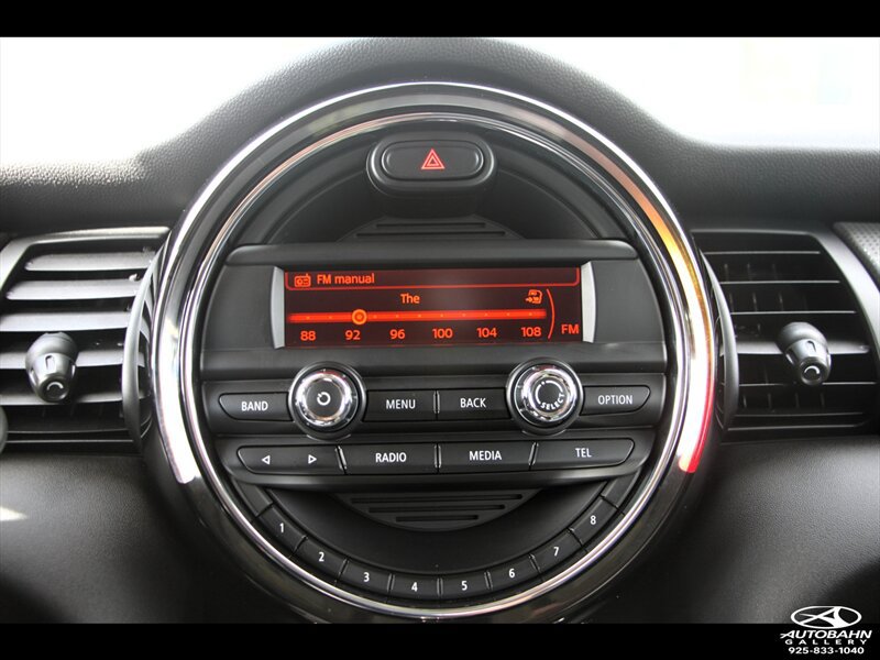 Used 2015 MINI Cooper 4-Door Hardtop w/ Premium Package FWD image 21