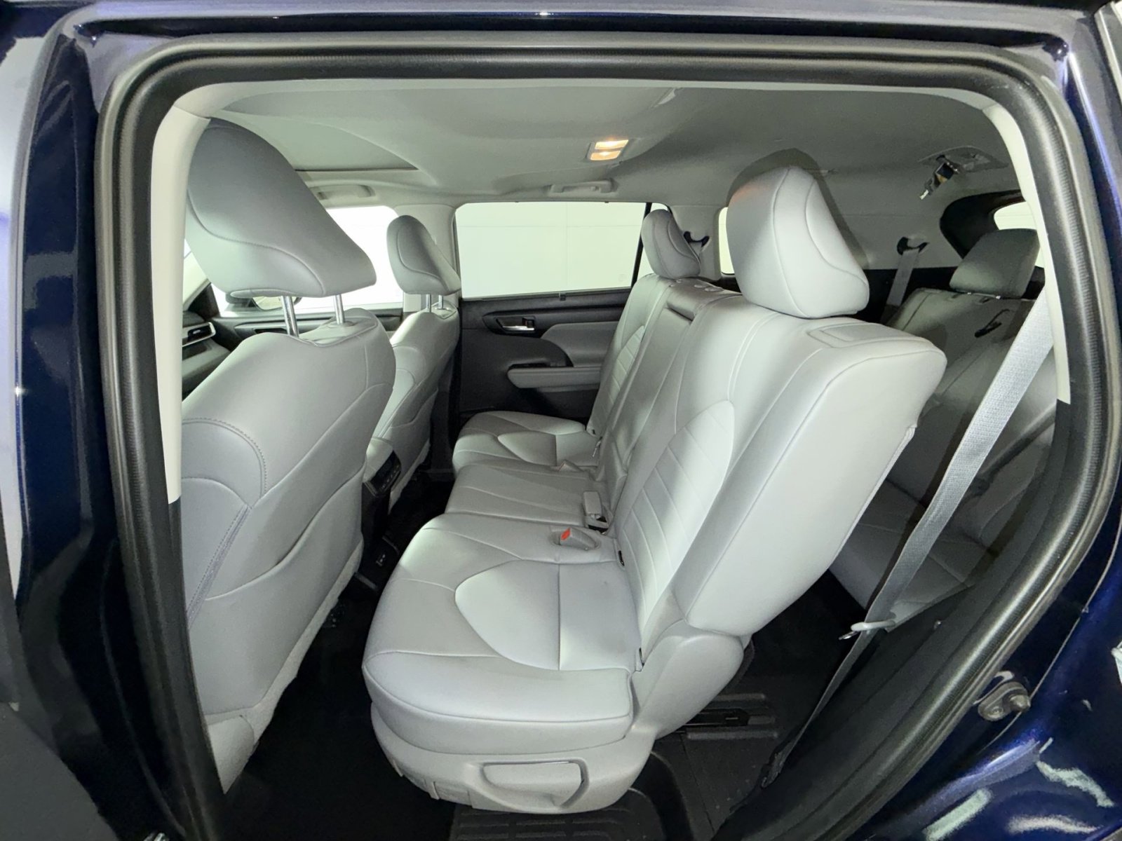 Used 2022 Toyota Highlander XLE image 25